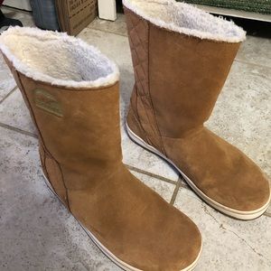 Excellent pre-owned sorel snow boots.